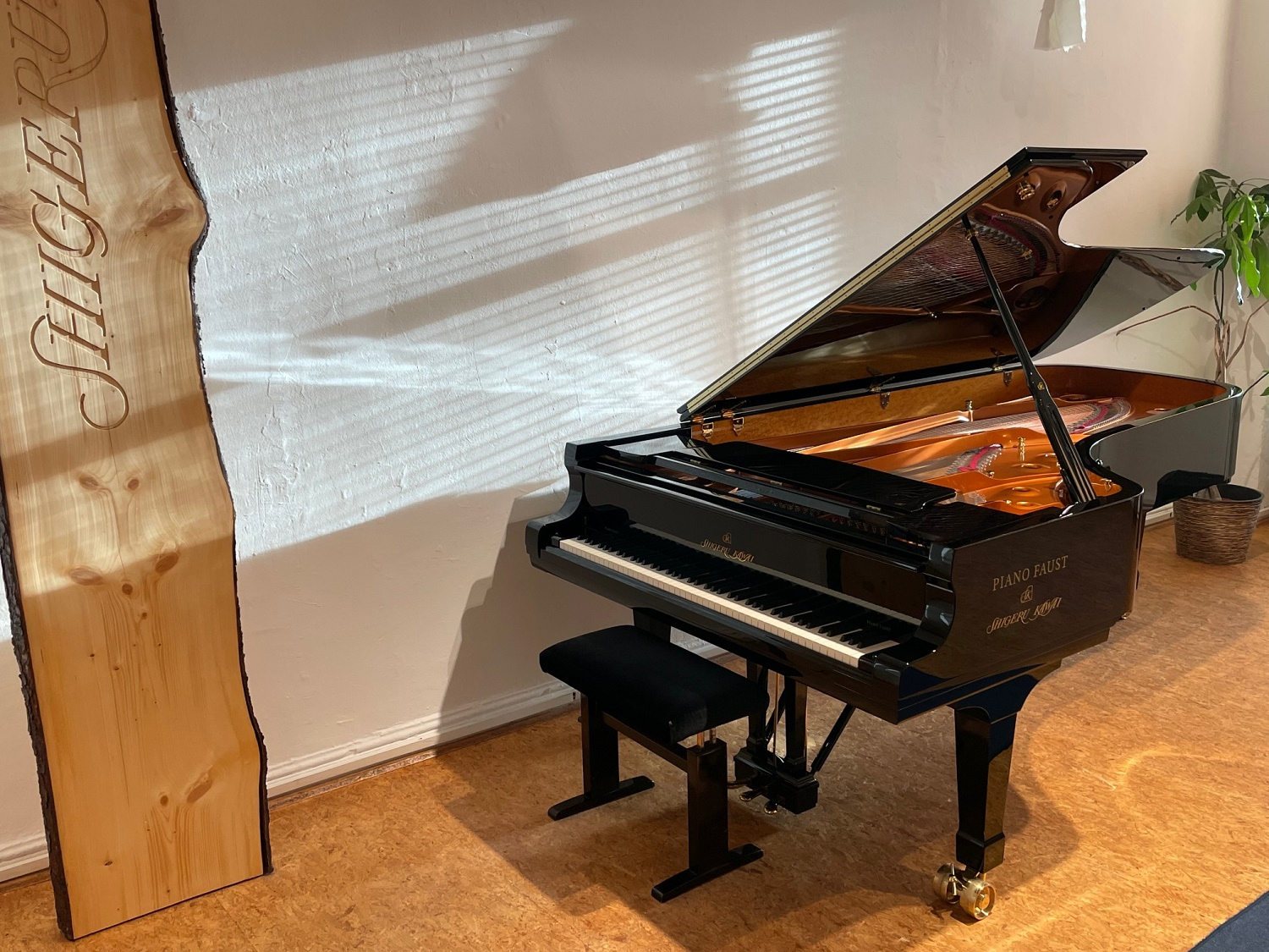 Shigeru Kawai SK EX schwarz poliert Fl gel neu Piano Faust